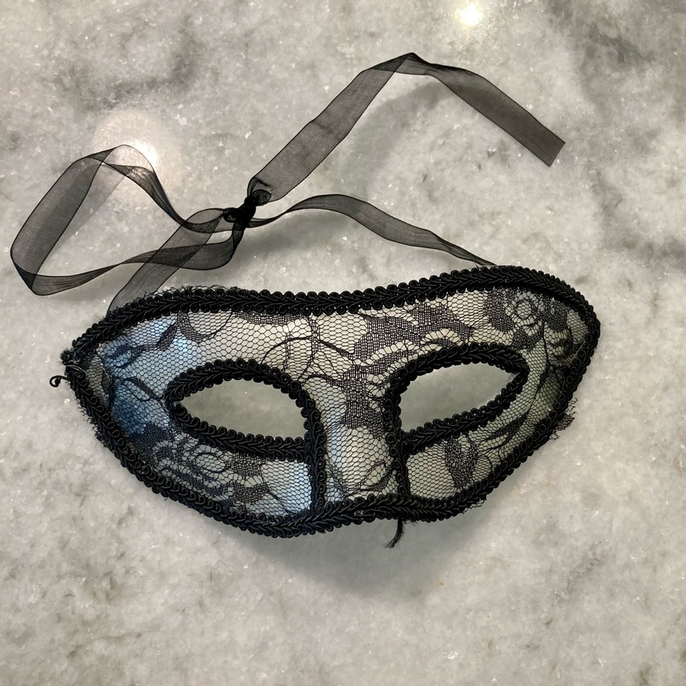 Black Lace Masquerade Halloween Mask